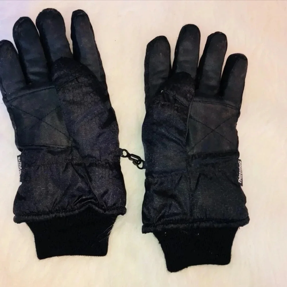 Thinsulate medium black gloves; Velcro closure